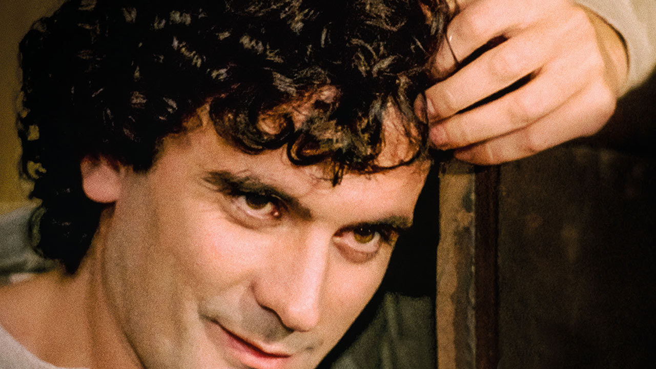 Massimo Troisi: Il Genio della Comicità Italiana