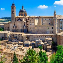 Guida a Pesaro. Dove dormire, mangiare e cosa fare nella città di Rossini 2 Guida a Pesaro. Dove dormire, mangiare e cosa fare nella città di Rossini 1